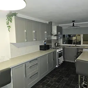  Holiday home Immaculate 3bedroom House In