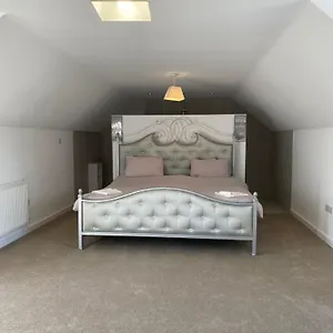  Apartment Country Retreat